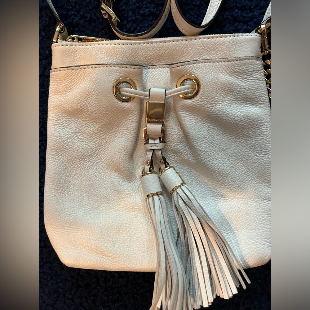 Michael Kors Camden white pebbled crossbody - Picture 2 of 10
